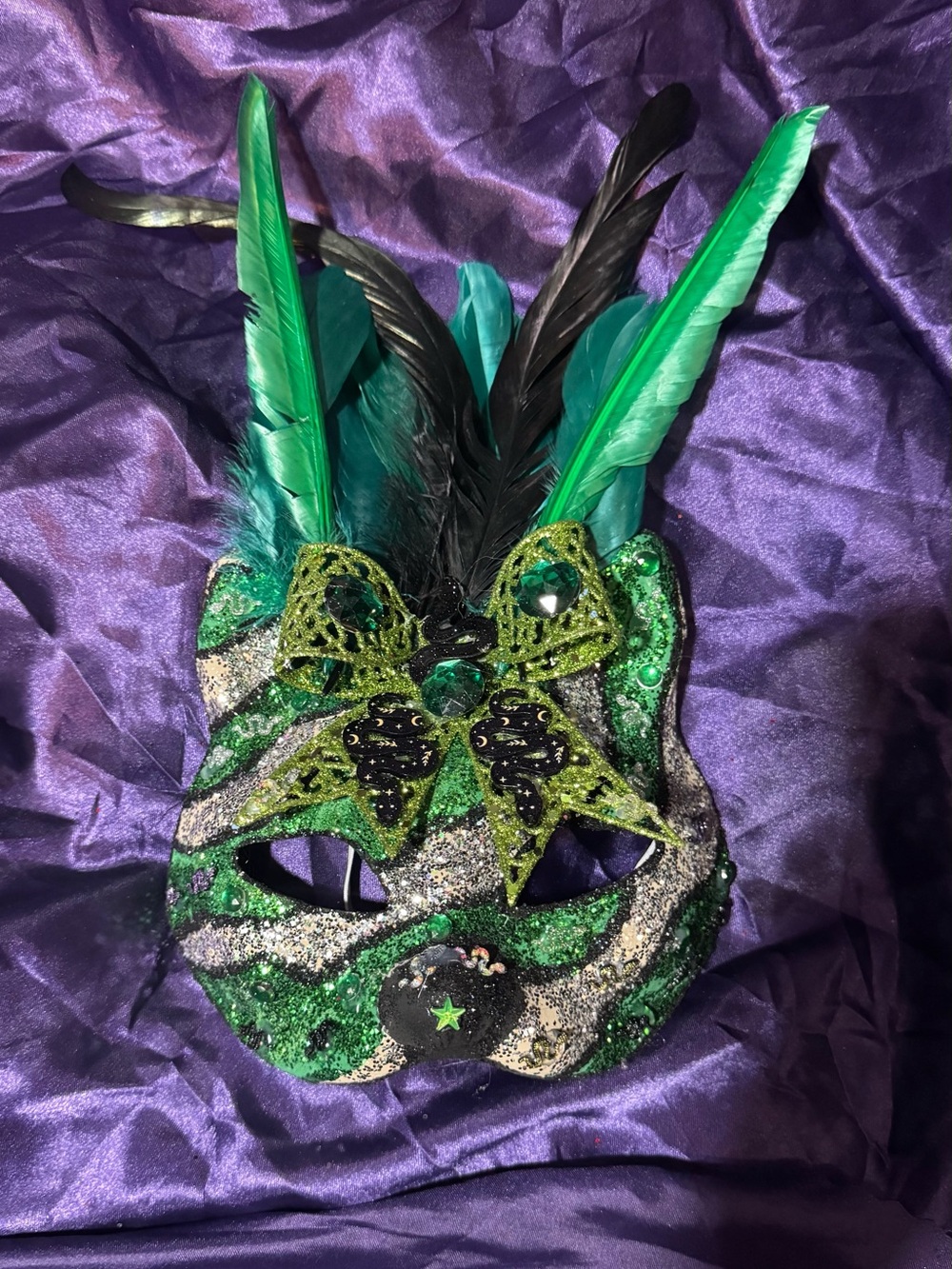 Green Feathered masquerade mask. Slytherin inspired